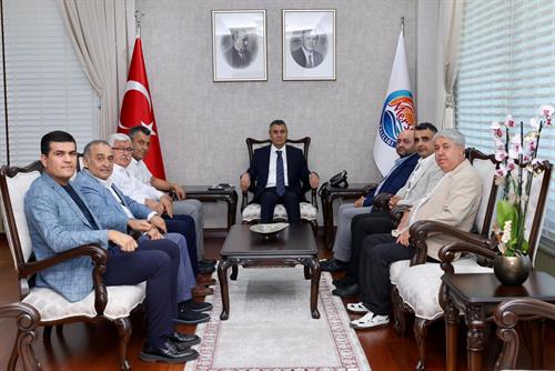 VALİMİZ SAYIN ATİLLA TOROS, ZİYARETİNE GELEN MERSİN YARDIM VE İYİLİK VAKFI YÖNETİM KURULU BAŞKANI DR. GÜRKAN ARSLAN VE BERABERİNDEKİ HEYET İLE GÖRÜŞTÜ