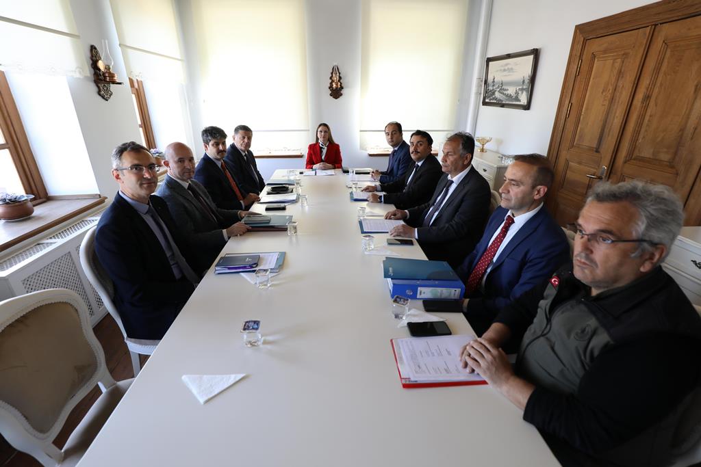 Vali Arslan Başkanlığında İnkumu Katı Atık Sahası Rehabilitasyonu İstişare Toplantısı Gerçekleştirildi