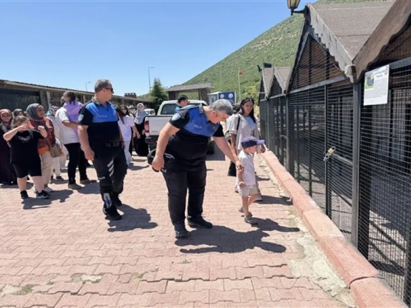 Kayseri İl Emniyet Müdürlüğü Çevik Kuvvet Atlı Polis Ekiplerince Engelli Çocuklara Unutulmaz Ziyaret