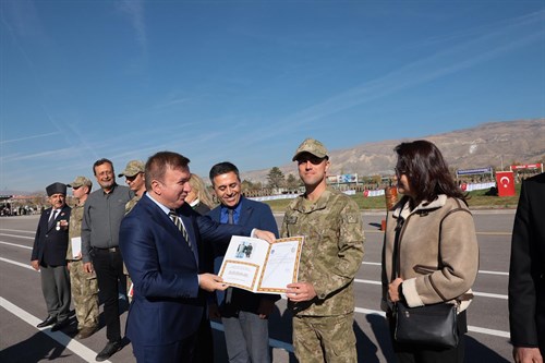 Valimiz Sayın Hamza Aydoğdu, "Bedelli Er Ant İçme Töreni"ne katıldı.