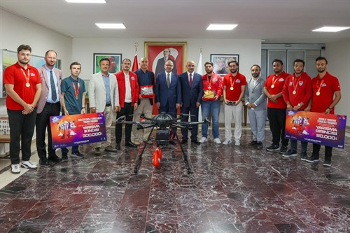Vali Serdengeçti, TEKNOFEST 2025’te Dereceye Giren Giresun Üniversitesi Heyetini Kabul Etti
