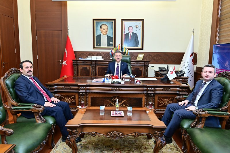 Valimiz Sayın Hüseyin Aksoy, Günyüzü Kaymakamı Muhammed Raşit Kurt ve Günyüzü Belediye Başkanı Hidayet Özmen'i makamında kabul etti.