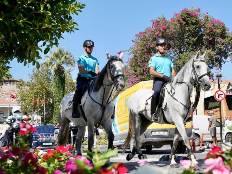 İzmir İl Jandarma Komutanlığı Emrinde Görevli Atlı Jandarma Timleri ve Devriyeleri, Turizmin Kalbinde Görev Başında