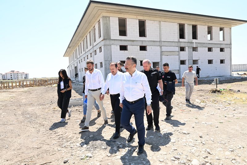 Valimiz Sayın Hüseyin Aksoy ve AFAD Başkanı Sayın Ali Hamza Pehlivan Yeni Hizmet Binasına İncelemede bulundu.