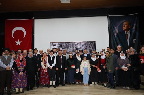 Valimiz Sayın Dr.  Turan Ergün, Şavşat İlçesinde Tiyatro Gösterisini İzledi