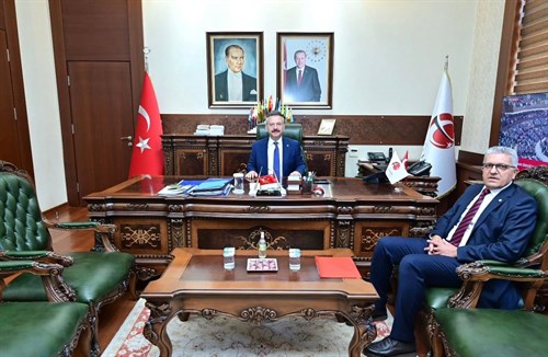 Organize Sanayi Bölgesi Yönetim Kurulu Başkanı Valimiz Sayın Hüseyin Aksoy'u ziyaret etti.