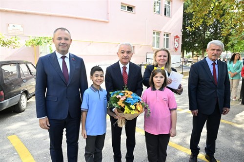 Valimiz Sayın Uğur Turan, 2025-2026 Eğitim–Öğretim Yılı İlköğretim Haftası Kutlama Programı’na katıldı…