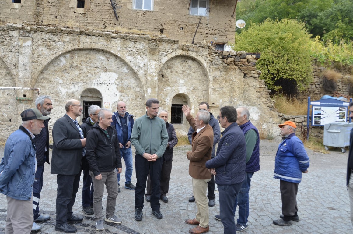 Valimiz Aydın Baruş Olucak Köyünü Ziyaret Ederek Vatandaşlarla Buluştu