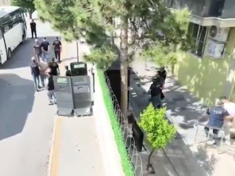 Bakanımız Sayın Ali Yerlikaya: 45 İlde FETÖ’ye Yönelik Son 2 Haftadır Polisimiz Tarafından Devam Eden Operasyonlarımızda; 178 Şüpheliyi Yakaladık