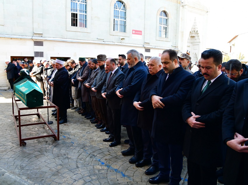 Vali Aziz Yıldırım, İstanbul Bereketzade Camisi emekli İmam Hatibi Hafız Kasım Yağcıoğlu'nun Cenaze Namazına Katıldı.