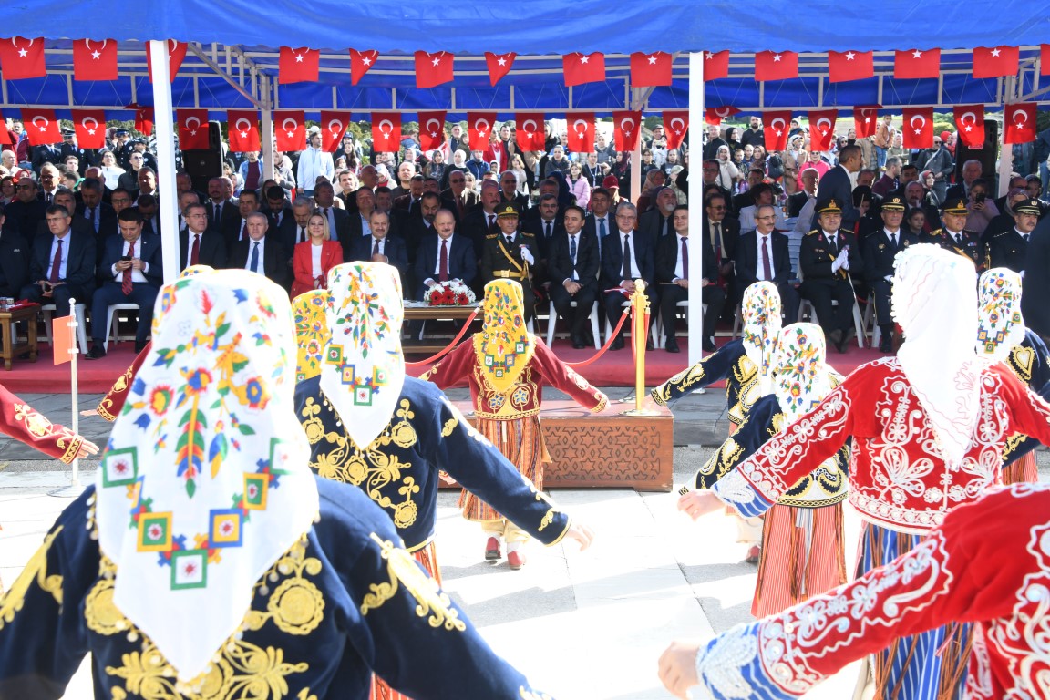 Cumhuriyet Bayramı İlimizde Görkemli Bir Törenle Kutlandı