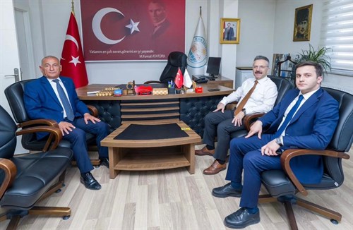 Çeşitli programlara katılmak üzere Han İlçesine giden Valimiz Sayın Hüseyin Aksoy, Han Belediye Başkanı Bekir Belceli'yi ziyaret etti.