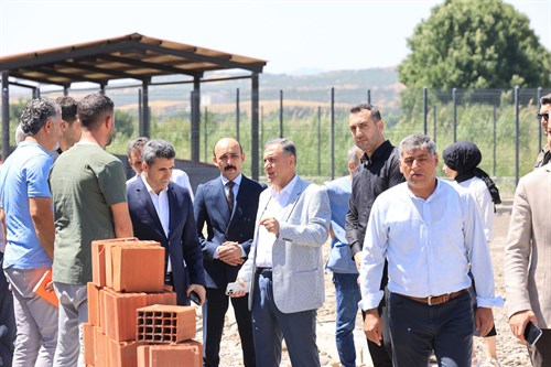Vali Usta, Sahipsiz Hayvanlar İçin Doğal Yaşam Alanı ve Rehabilitasyon Merkezi’nde İncelemelerde Bulundu