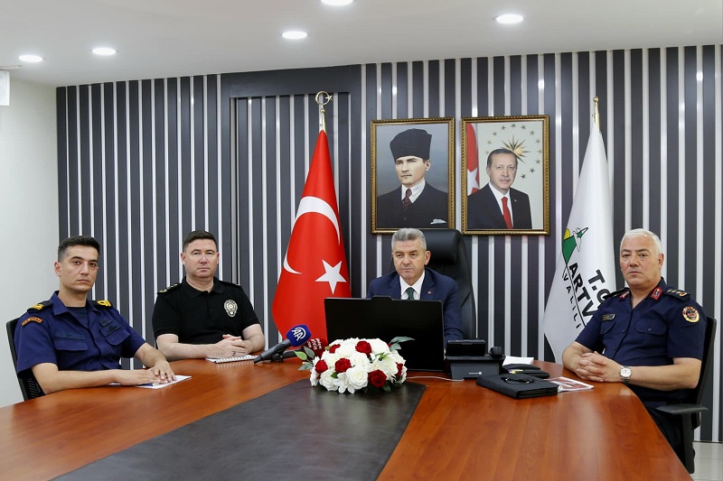 Valimiz Sayın Dr. Turan Ergün Başkanlığında, "2025 Yılı Temmuz Ayı İl Güvenlik ve Asayiş Basın Bilgilendirme Toplantısı" Gerçekleştirildi
