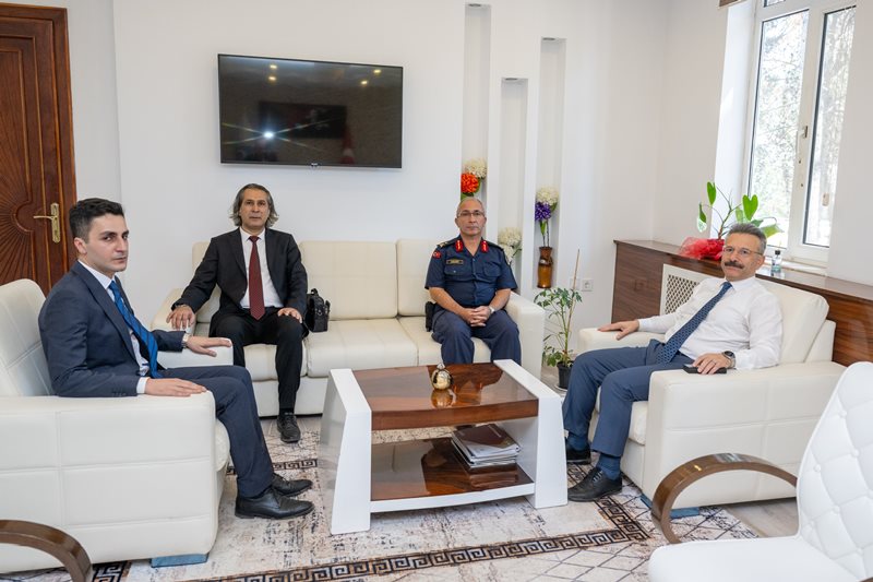 Valimiz Sayın Hüseyin Aksoy, Sarıcakaya Kaymakamlığı'nı ziyaret etti.
