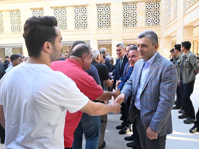 Vali Şahin, Kamu Görevlileri Ve Vatandaşlarla Bayramlaştı