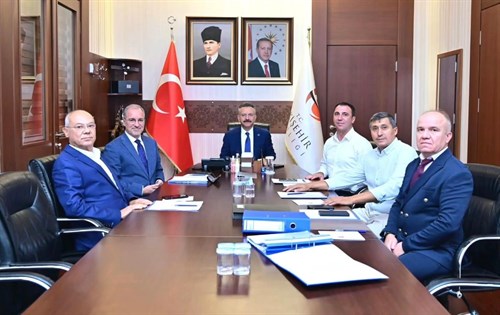 (OSB) Yönetim Kurulu Toplantısı Valimiz Sayın Hüseyin Aksoy'un başkanlığında kurul üyelerinin katılımıyla gerçekleştirildi.