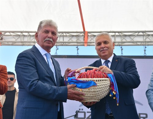 Vali Aziz Yıldırım Geleneksel Otçular Yayla Şenliğine Katıldı