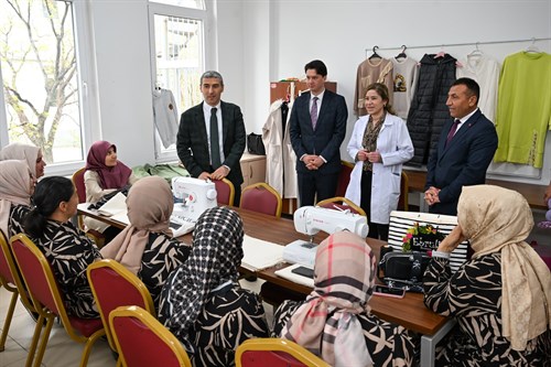 Vali Dr. Naci Aktaş, Mesleki Eğitim Kurslarında İncelemelerde Bulundu
