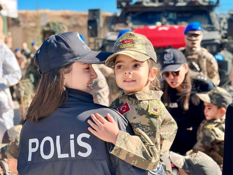 Bitlis Emniyet Müdürlüğü: “Kalplerde Sevgi, Gözlerde Güven!”
