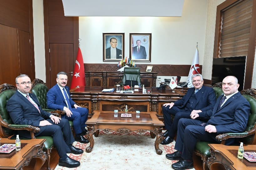 İstanbul Sanayi Odası Başkanı Yönetim Kurulu Başkanı Erdal Bahçıvan, Valimiz Sayın Hüseyin Aksoy'u ziyaret etti.