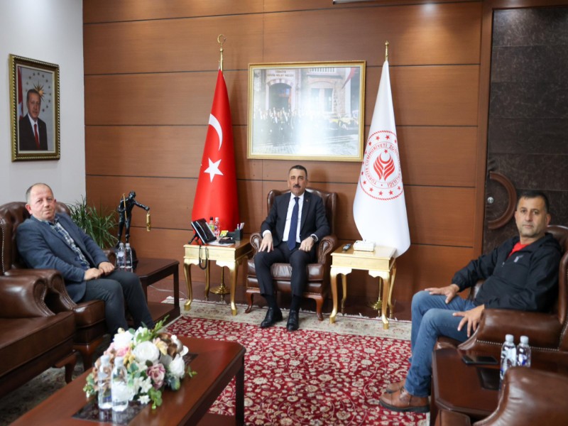 Vali Osman Hacıbektaşoğlu, Terakki Mahallesi Muhtarı Ferit Arslantürk ve Dilaver Mahalle Muhtarı Bülent Bektaş’ı Kabul Etti