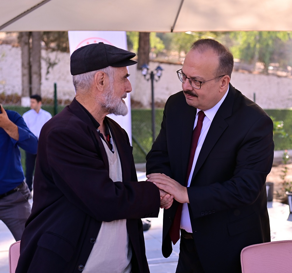 Valimiz Yakup Canbolat, 1 Ekim Dünya Yaşlılar Günü Sebebiyle Aymelek Yaşlı Evde Bakım Merkezi'ni Ziyaret Etti