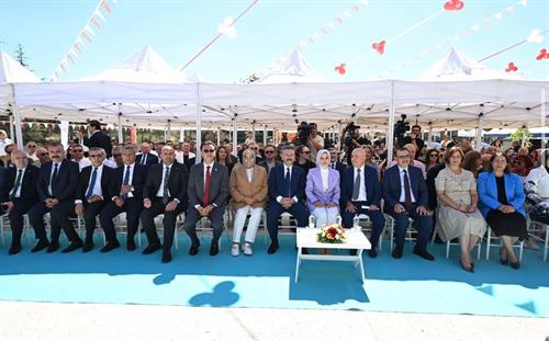Aile ve Sosyal Hizmetler Bakanı ve Valimiz Sayın Hüseyin Aksoy, Yaşlı Bakım ve Rehabilitasyon Merkezi'nin açılışını gerçekleştirdi.