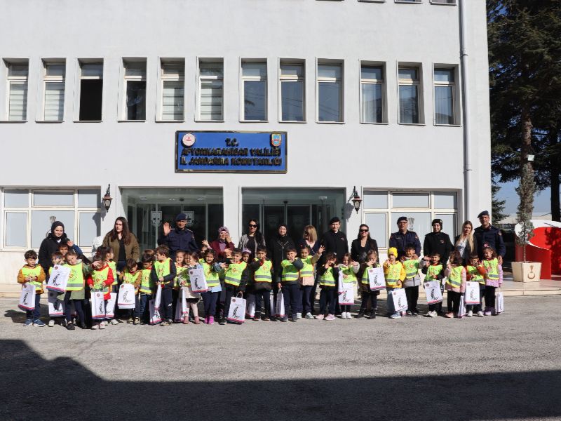 Anaokulu Öğrencisi Küçük Misafirlerimiz, Afyonkarahisar İl Jandarma Komutanlığımızı Ziyaret Ederek Keyifli Anlar Yaşadı