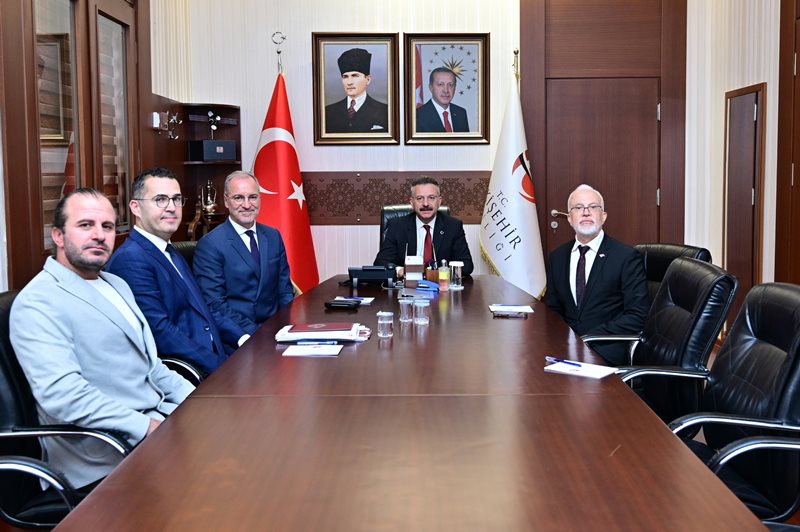 Hasan Polatkan Havalimanı İstasyon Şefi Türker Türkmen, Valimiz Sayın Hüseyin Aksoy'u ziyaret etti.