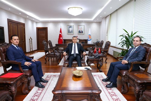 VALİMİZ SAYIN ATİLLA TOROS, ZİYARETİNE GELEN SAĞLIK BAKANLIĞI BAŞ SAHA KOORDİNATÖRÜ DR. OSMAN AÇIKGÖZ İLE GÖRÜŞTÜ