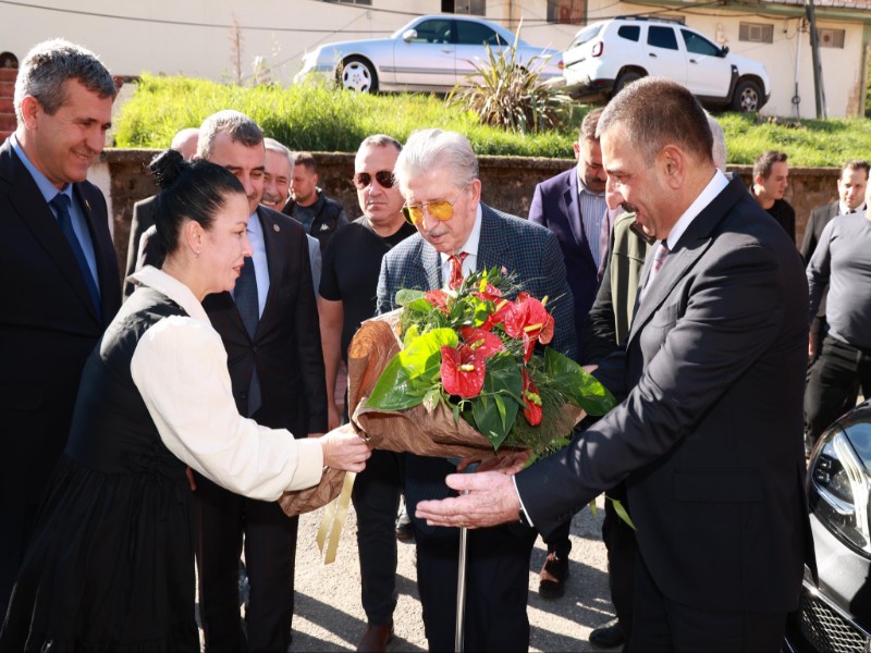 Vali Osman Hacıbektaşoğlu ve 23. Dönem TBMM Başkanı Köksal Toptan, “Köksal Toptan Armağan Eserler Daimi Sergisi”ni Ziyaret Etti