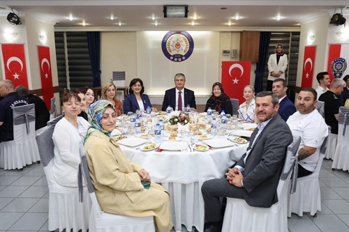 15 Temmuz Demokrasi ve Millî Birlik Günü’nde Şehit Aileleri ve Gaziler Onuruna Yemek Programı Düzenlendi.
