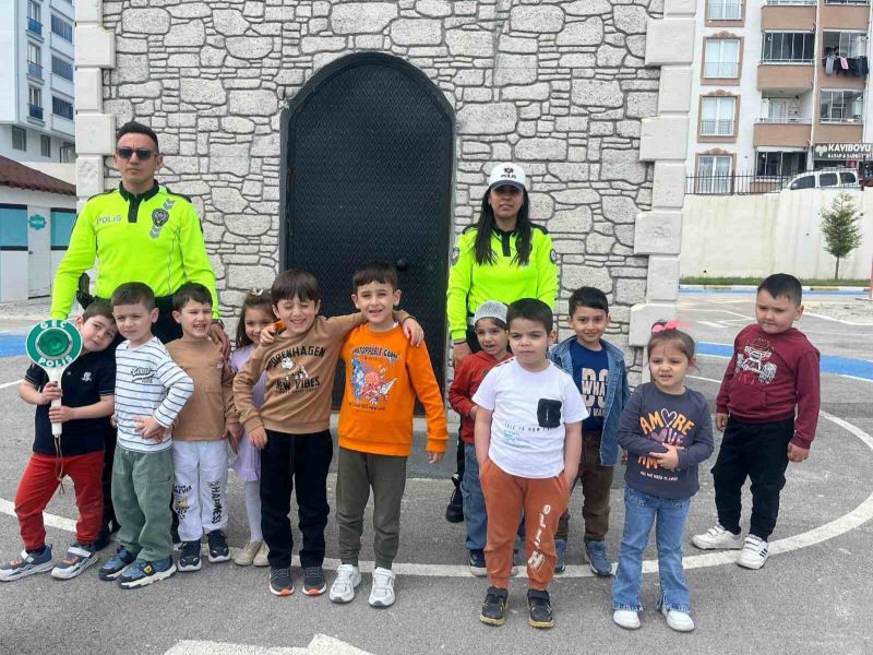 Minik Öğrenciler Polislik Mesleğini Yakından Tanıdı