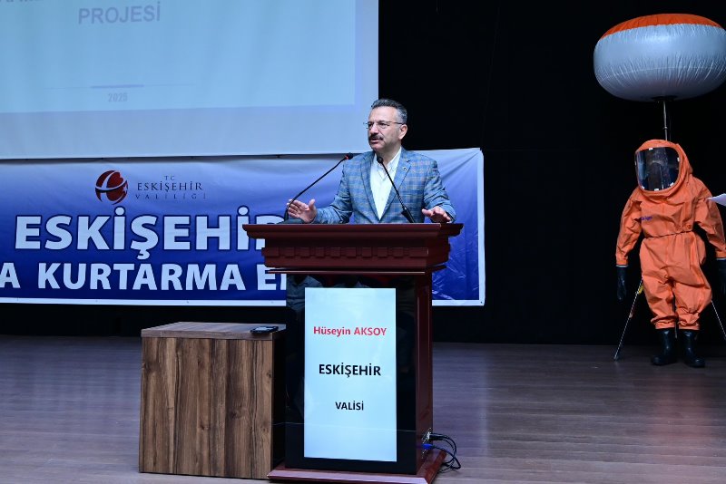 Valimiz Sayın Hüseyin Aksoy, "Eskişehir Arama Kurtarma Ekipleri Projesi Akreditasyon Belgesi Dağıtım Törenine katıldı.