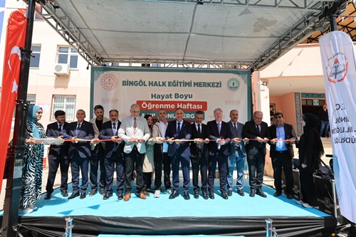 “Hayat Boyu Öğrenme Haftası” Etkinlikleri Kapsamında El Emeği Göz Nuru Ürünler Sergilendi