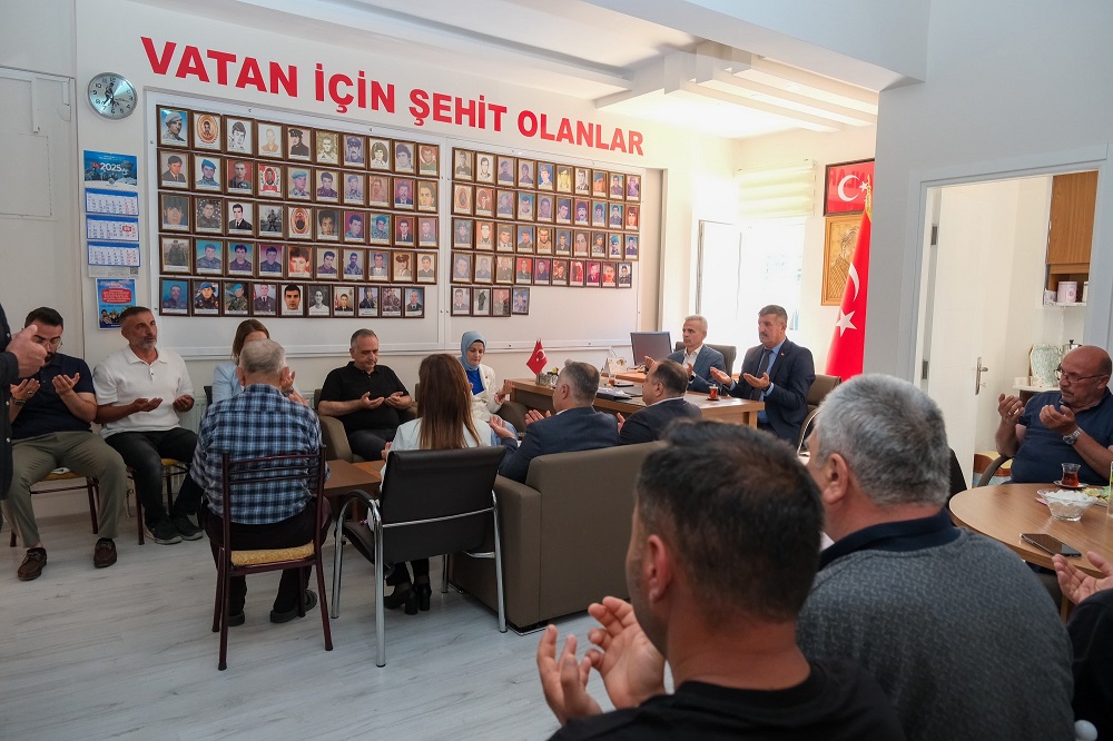 Vali ÇİÇEKLİ Şehit Aileleriyle Bayramlaşma Programında Bir Araya Geldi