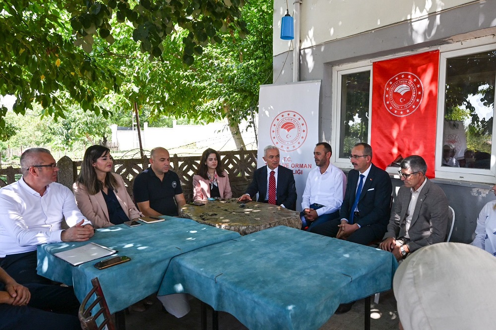 Vali Turan, Kocayazı Köyümüzü ziyaret ederek çiftçilerimizle buluştu…