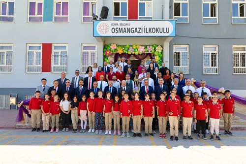 Vali Akın, Karne Dağıtım Törenine Katılarak Öğrencilerin Sevincine Ortak Oldu