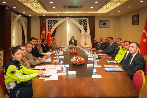 Vali Çelik; İlgili Birim Amirleri İle Birlikte Asayiş Toplantısı Yaptı