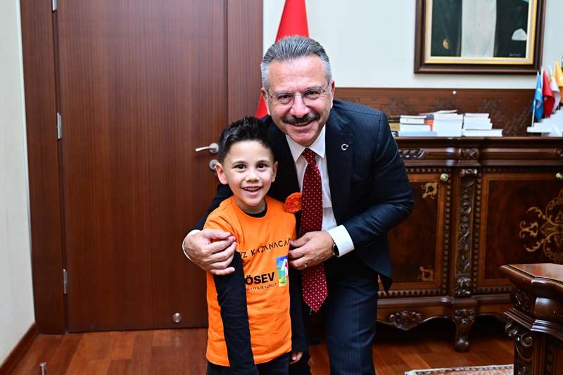 2-8 Kasım Lösemili Çocuklar Haftası dolayısıyla  LÖSEV Valimiz Sayın Hüseyin Aksoy'u ziyaret etti.