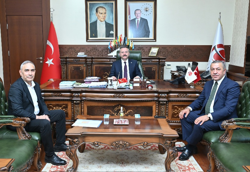 Yunus Emre Vakfı Genel Kurul Üyesi İş İnsanı Hanifi Şimşek, Valimiz Sayın Hüseyin Aksoy'u ziyaret etti