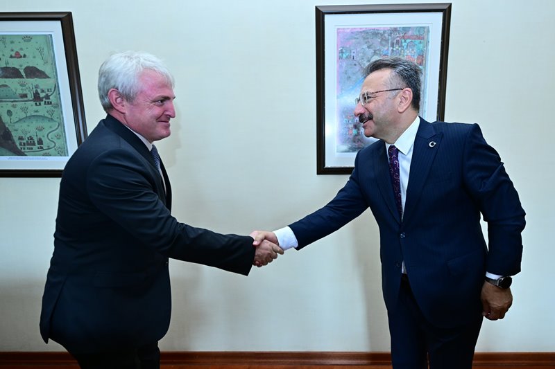 Mülkiye Müfettişi İsmail Ayhan Tavlı Valimiz Sayın Hüseyin Aksoy'u ziyaret etti.