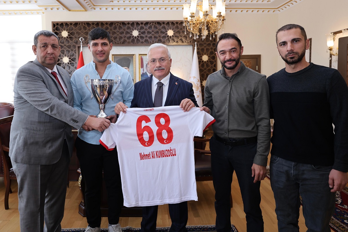 1.Ligde Aksaray’ı Temsil Eden İşitme Engelliler Spor Kulübünden Vali Kumbuzoğlu'na Ziyaret
