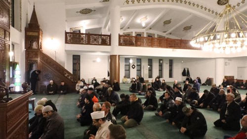 Vali Turan, Ulu Camii'nde düzenlenen kandil programına katıldı…