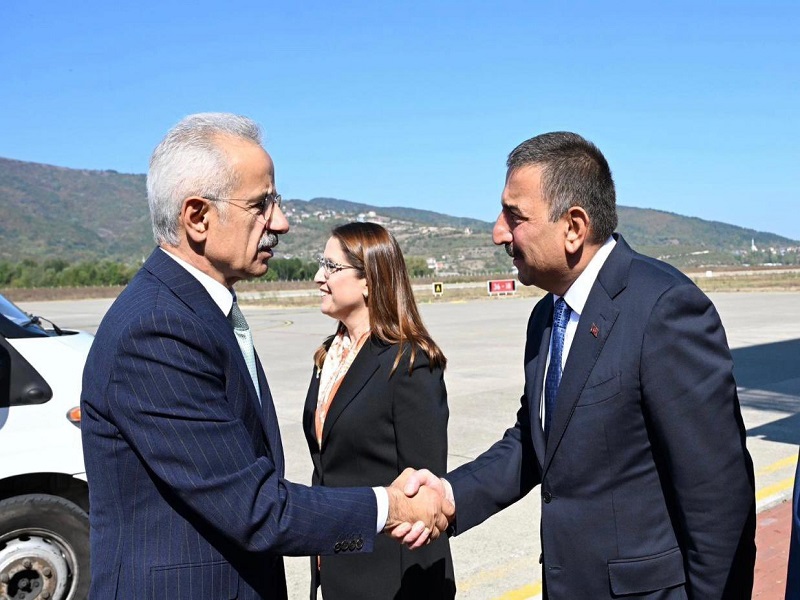 Ulaştırma ve Altyapı Bakanı Sayın Abdulkadir Uraloğlu Çaycuma Havalimanında Karşılandı
