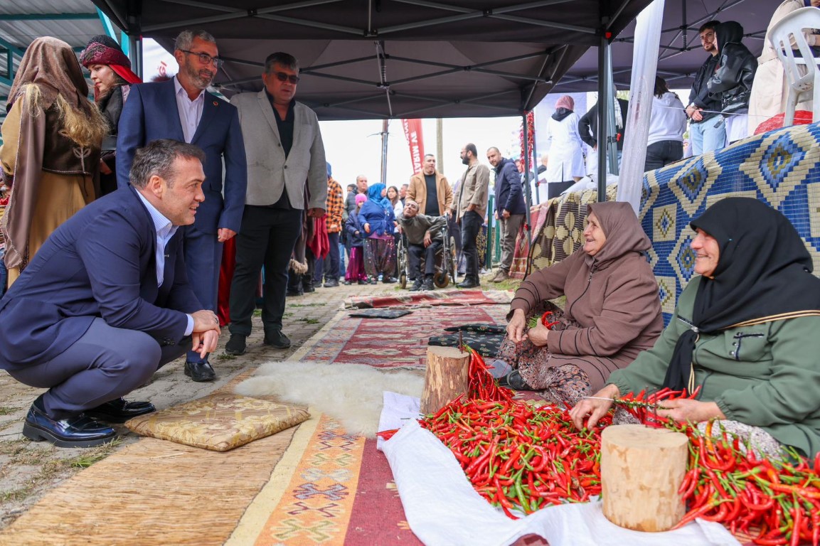 VALİMİZ SAYIN FAİK OKTAY SÖZER, ÇUKURÖREN BİBERİ FESTİVALİ’NE KATILARAK ÜRETİCİLERLE BİR ARAYA GELDİ.