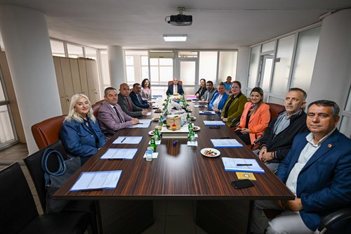 Sosyal Yardımlaşma ve Dayanışma Vakfı (SYDV) Mütevelli Heyeti Toplantısı Vali Turan başkanlığında gerçekleştirildi.