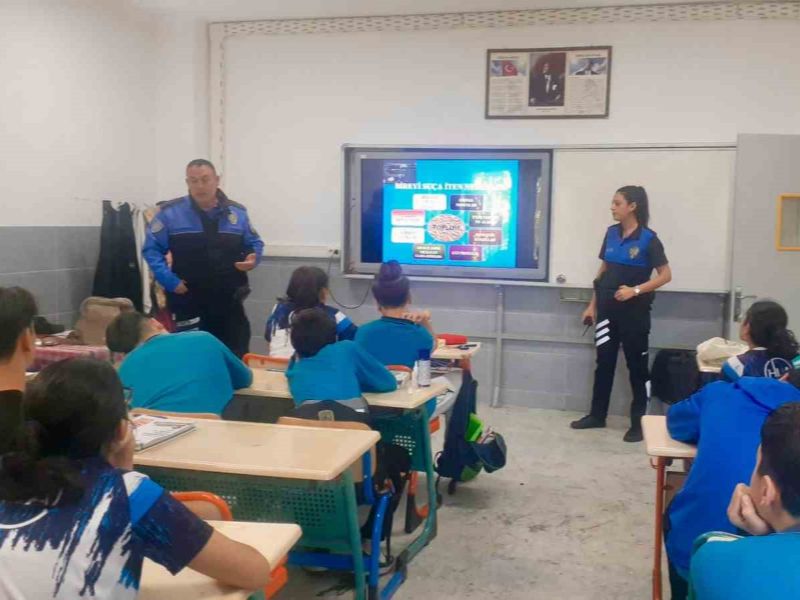 Öğrenciler Polislik Mesleğini Tanıdı ve Güvenlik Kuralları Hakkında Bilgilendirildi