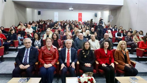 Vali Turan, "Normal Doğum Yolunda Kırklareli" konulu panele katıldı.